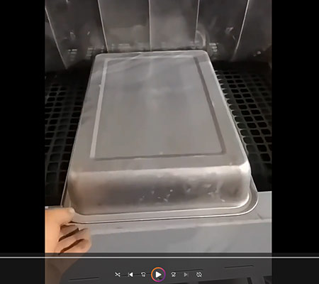  铝材输送式自动喷砂机工作视频